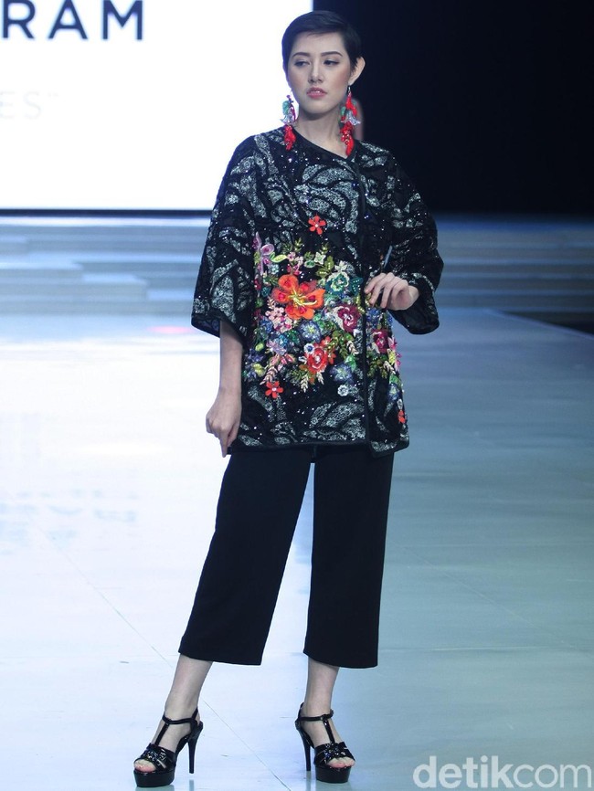 Fashion show Malik Moestaram di Indonesia Fashion Week 2018 ini mengangkat tema Peintures Anciennes di Jakarta Convention Center. Sabtu [31/3/2018]. [Foto: Mohammad Abduh/Wolipop]