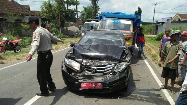 Terlibat Kecelakaan Beruntun, Kepala Catatan Sipil Blitar Luka