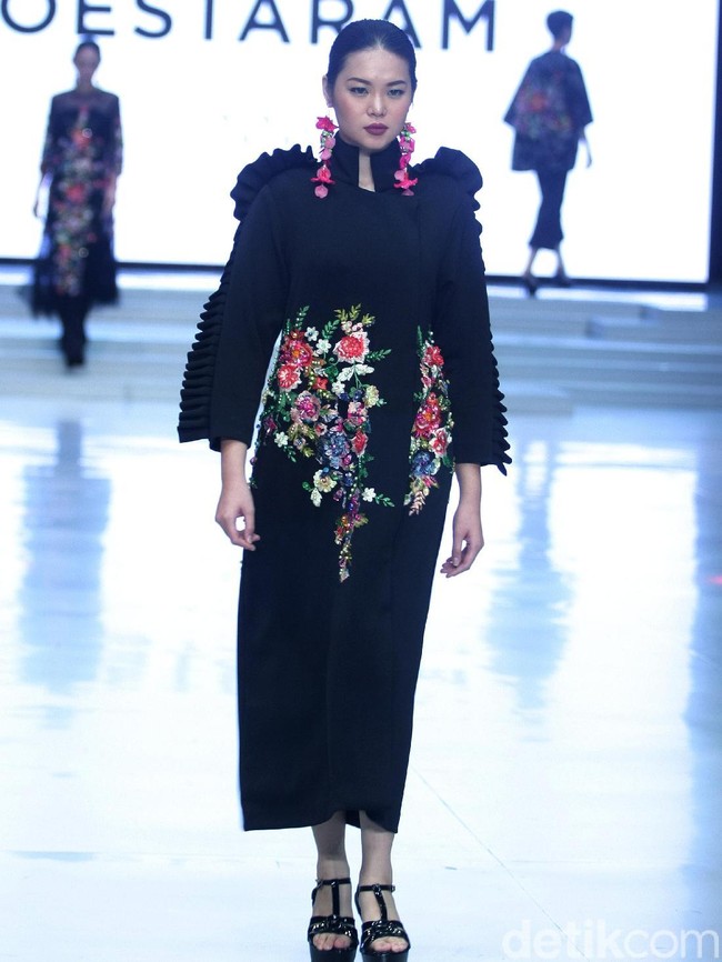 Fashion show Malik Moestaram di Indonesia Fashion Week 2018 ini mengangkat tema Peintures Anciennes di Jakarta Convention Center. Sabtu [31/3/2018]. [Foto: Mohammad Abduh/Wolipop]