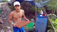 Sosok itu adalah Ariyanto Bona (19) warga Kampung Ciawun Desa Citarik, Kecamatan Palabuhanratu, Sukabumi, Jawa Barat. Bona mendadak terkenal setelah aksi nekatnya mencolek Presiden RI Joko Widodo viral di medsos (Foto: Syahdan Alamsyah)