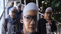 Aksi diawali dengan orasi di depan Gedung KPK.