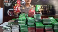 Polda Sulsel juga menyita ribuanpaspor jemaah yang tidak jadi diberangkatkan.