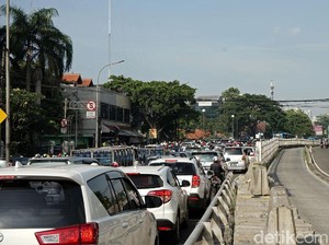 Siang Bolong, Jalur Matraman-Proklamasi Masih Macet