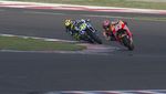 Foto: Mengingat Argentina 2015, Saat Marquez Jatuh Usai Duel vs Rossi