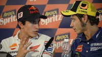 Di era kekinian, kemunculan Marc Marquez pada tahun 2013 membuat Rossi harus menghadapi rival teranyar. Secara khusus, Marquez langsung memberi ancaman serius buat usaha Rossi meraih gelar juara dunia ke-10 sejak yang terakhir pada 2009. (Foto: Mirco Lazzari gp/Getty Images)