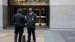 Foto: Suasana di Luar Kantor Pengacara Trump yang Digeledah FBI