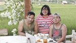 Pose Ganteng Indra Herlambang Saat Ngopi dan Piknik Bareng Selvi Kitty