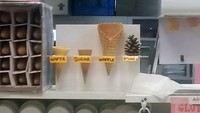 Bingung pilih cone untuk makan es krim? Mau yang wafer atau berupa waffle kering? Eits! Di toko ini malah ada pinus lho. Foto: Istimewa