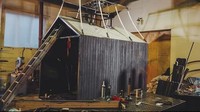 Ketika ditanya alasan bikin rumah terbang, perusahaan telekomunikasi ini mengaku hanya ingin membuktikan kalau memang ada rumah yang bisa diterbangkan balon.