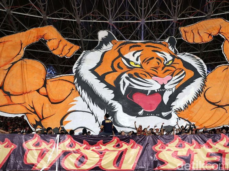 Jakmania dan Boys Of Straits Adu Yel-yel