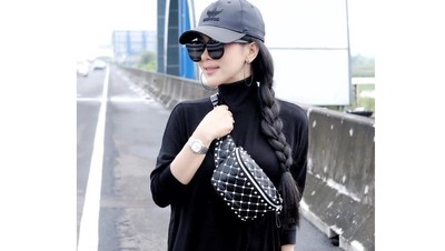 Gaya Syahrini Pakai Fanny Pack, Harganya Bisa Untuk Beli Motor