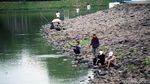 Foto: Mencari Ikan di Situ Gintung
