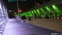 Dalam pengerjaannya itu, underpass ini juga dihiasi budaya lokal.