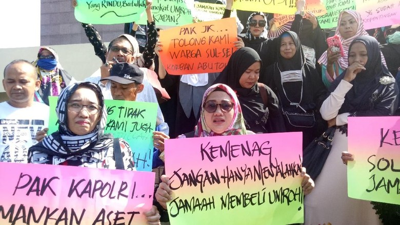 Diwarnai Tangis, Para Agen Abu Tours Demo DPRD Sulsel Diwarnai Tangis, Para Agen Abu Tours Demo DPRD Sulsel