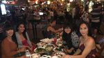 Ini 10 Bukti Kalau Melly Bradley Doyan Plesir Sambil Makan Enak
