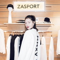 Zavarzina membuat debutnya di Piala Dunia pada 23 Oktober 2006 dalam perlombaan paralel slalom di Landgraaf dimana ia berhasil menduduki posisi ke-31 dan mencetak poin piala dunia pertamanya. Foto: Instagram