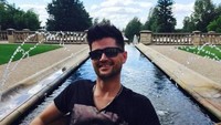 Saat itu Danny tengah berada di Afrika Selatan. Supaya tetap eksis, Danny tak lupa untuk foto di hotel tempat ia menginap. (@TheScript_Danny/Twitter)