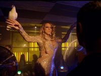 Mariah Carey menyanyi di hostel (Hostelworld)