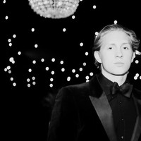 Pangeran Constantine-Alexios dari Yunani tak hanya tampan tapi jua pintar. Ia berhasil masuk Georgetown University, salah satu universitas bergengsi di Washington, D.C. Pria yang akrab disapa Tino ini merupakan anak baptis Pangeran William. Foto: Instagram