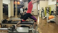 Pilates menjadi salah satu olahraga yang rutin dilakukannya. (Foto: instagram/syahnazs)  