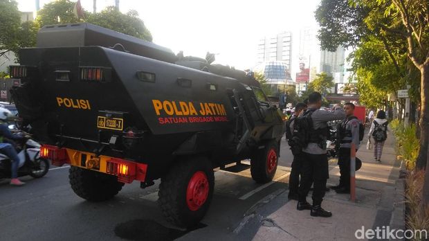 Ratusan Polisi-TNI Bersiap di Lokasi Debat Cagub, Rantis Disiagakan