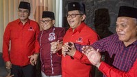 Kedatangan Sekjen PDIP Hasto Kristiyanto bersama jajarannya itupun langsung disambut hangat oleh Ketua Umum partai kebangkitan bangsa (PKB), Muhaimin Iskandar alias Cak Imin. Foto: ANTARAFoto/Galih Pradipta