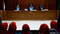 Arief Pratomo mengatakan, menolak gugatan penggugat seluruhnya, dan menghukum penggugat untuk membayar biaya perkara sebesar Rp 956.000.