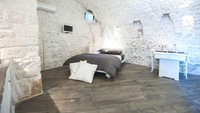 White Dream merupakan penginapan yang berada di Puglia, Italia. Penginapan gua bernuansa putih engan interior menawan in tidak jauh dari Cagar Alam Torre Guaceto yang terkenal dengan pasir putihnya. (Trip Advisor)