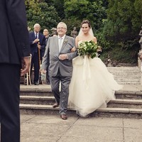 Chrissy Teigen menikah dalam balutan ballgown Vera Wang yang klasik nan timeless. Foto: Dok. Instagram