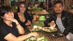 Ini 10 Bukti Kalau Melly Bradley Doyan Plesir Sambil Makan Enak