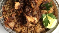 Nasi kebuli juga kayaknya menggoda nih kalau ditambahkan iga sapi. Seperti postingan @temukunci ini. Daging iganya menggoda. Foto: Instagram