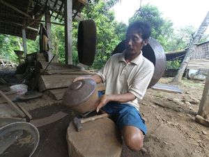 Perajin Gamelan di Jombang Tetap Eksis dengan Bahan Baku Besi Loakan