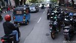 Duh! Ojek Online Kuasai Jalan Mangga Dua Raya