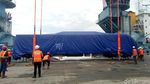 Ditutup Terpal, LRT Made in Madiun Tiba di Palembang