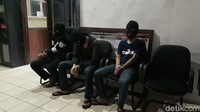 Trio napi Lapas Jelekong Bandung yaitu inisial ID alias Mencos (25), JN alias Ijam (30) dan FA alias Ape (29). (Foto: Dony Indra Ramadhan/detikcom).