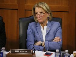 Aksi Zuckerberg Duel dengan DPR AS