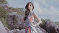 Selain ke Pantai Tanjung Kelayang, Sonia juga mampir ke Pantai Tanjung Tinggi (soniafergina/Instagram)