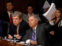 Aksi Zuckerberg Duel dengan DPR AS