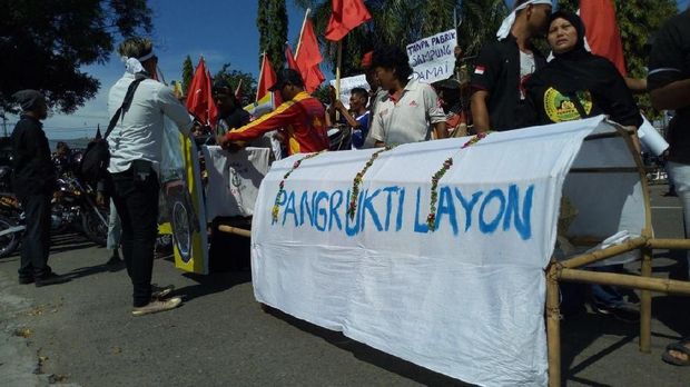Dianggap Tidak Pro Rakyat, Bupati Ponorogo Dituntut Lengser
