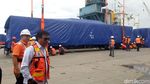Ditutup Terpal, LRT Made in Madiun Tiba di Palembang