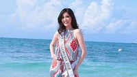 Cantiknya Sonia dengan gaun panjang di pantai (soniafergina/Instagram)