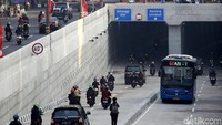 Underpass Mampang-Kuningan direncanakan dibuka pada 7 April 2018. Namun batal dilakukan karena traffic light belum tersedia.