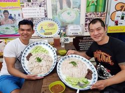 Siapa Mau Coba Habiskan Nasi Hainan Jumbo Seberat 3 Kg?