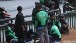 Duh! Ojek Online Kuasai Jalan Mangga Dua Raya