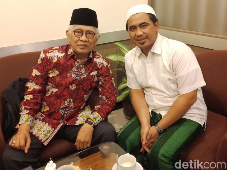 Cerita Gus Mus Soal Proses Penciptaan Puisinya yang Dipersoalkan Cerita Gus Mus Soal Proses Penciptaan Puisinya yang Dipersoalkan