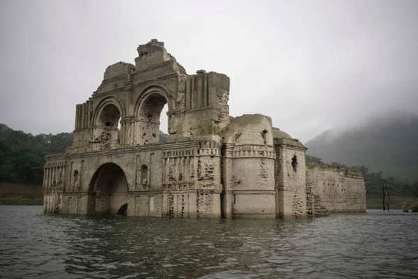 Alhasil banyak penduduk yang meninggalkan area Temple of Santiago dan tidak kembali lagi (CNN Style) Alhasil banyak penduduk yang meninggalkan area Temple of Santiago dan tidak kembali lagi (CNN Style)