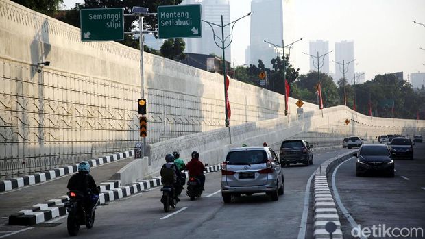 Titik keluar underpass yang mengarah ke Semanggi / 