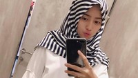 Dena Siti Rohyati juga memutuskan berhijab. Foto: Instagram Dena