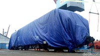 Dari pantauan detikFinance, enam gerbong yang terbagi atas dua trainset ini tiba di Pelabuhan Boom Baru, Palembang, Rabu (11/4/2018) sekitar pukul 10.00 WIB.