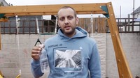 Jarum suntik kedua ditemukan pada Sabtu (7/4) di depan rumah mereka. (Foto: Dok. Wales Online)